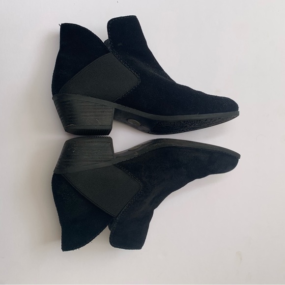 Me Too Black Suede Booties size 8 - Picture 6 of 8